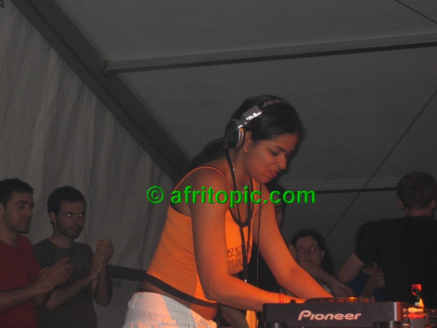 ../Images/AfricaFestival-27-28May05 244.jpg